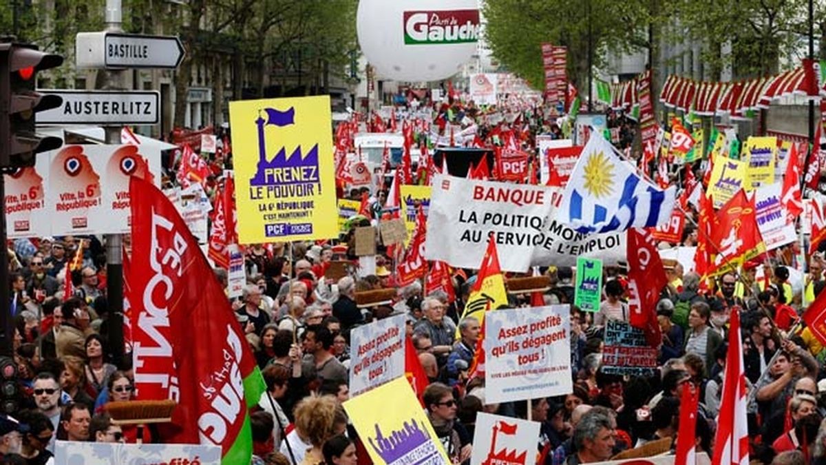 Manifestantes franceses salen a las calles de París para pedir una “Sexta República” Manifestantes franceses salen a las calles de París para pedir una “Sexta República”