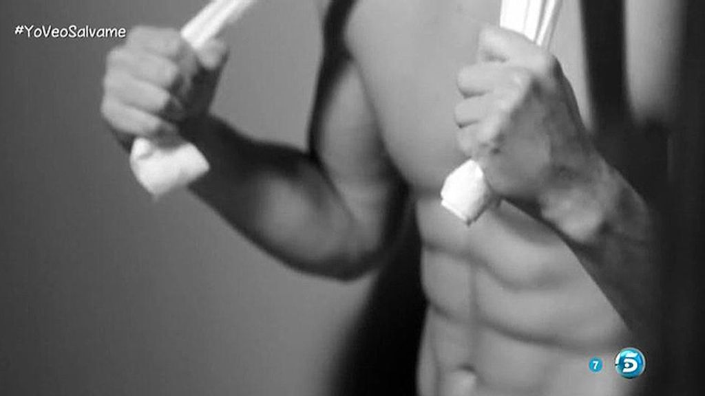 El futbolista demuestra en una sesión de fotos lo bien que lleva los 30