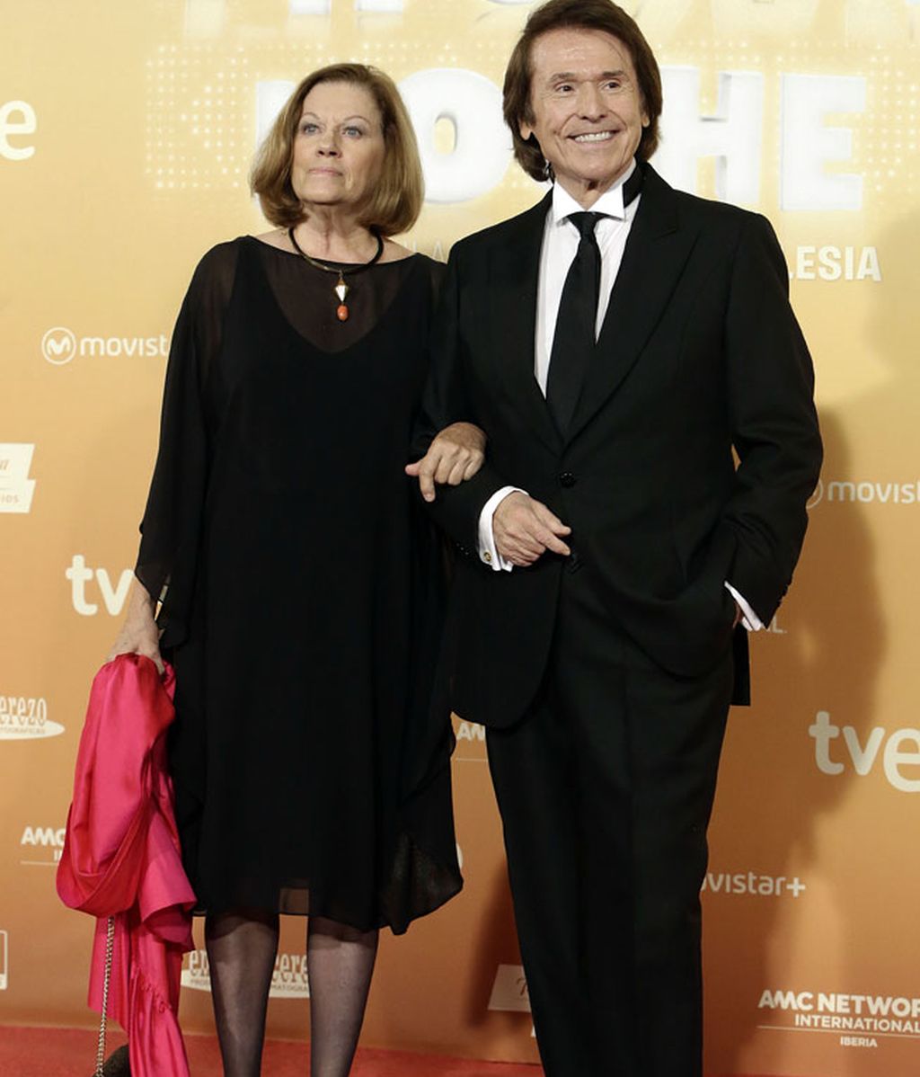 El cantante Raphael junto a su mujer, Natalia Figueroa