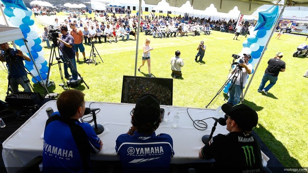 Rossi y Smith, bromas y pizzas antes de Laguna Seca