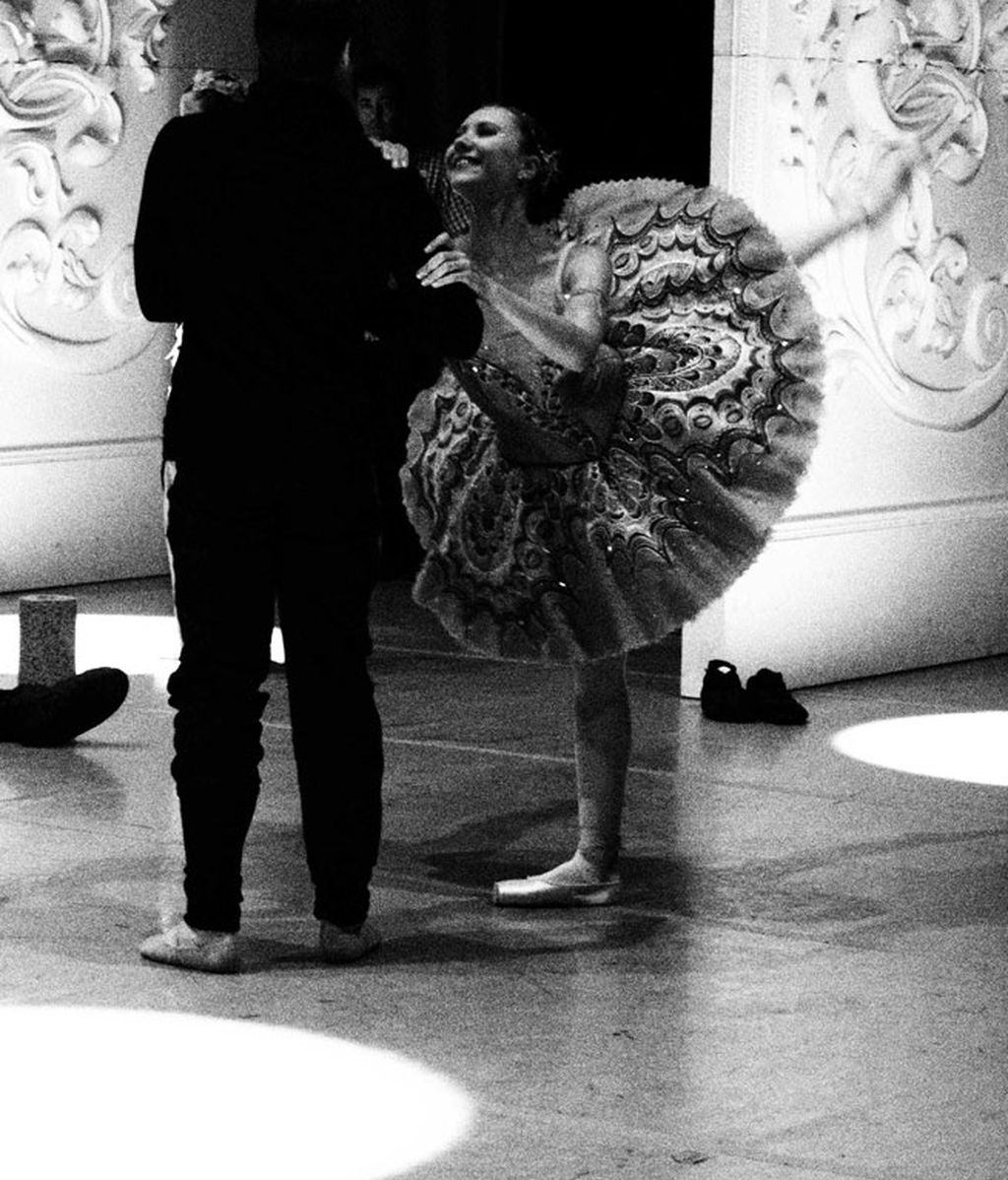 Así calientan los bailarines de Duato antes del ensayo general de 'La Bella Durmiente'
