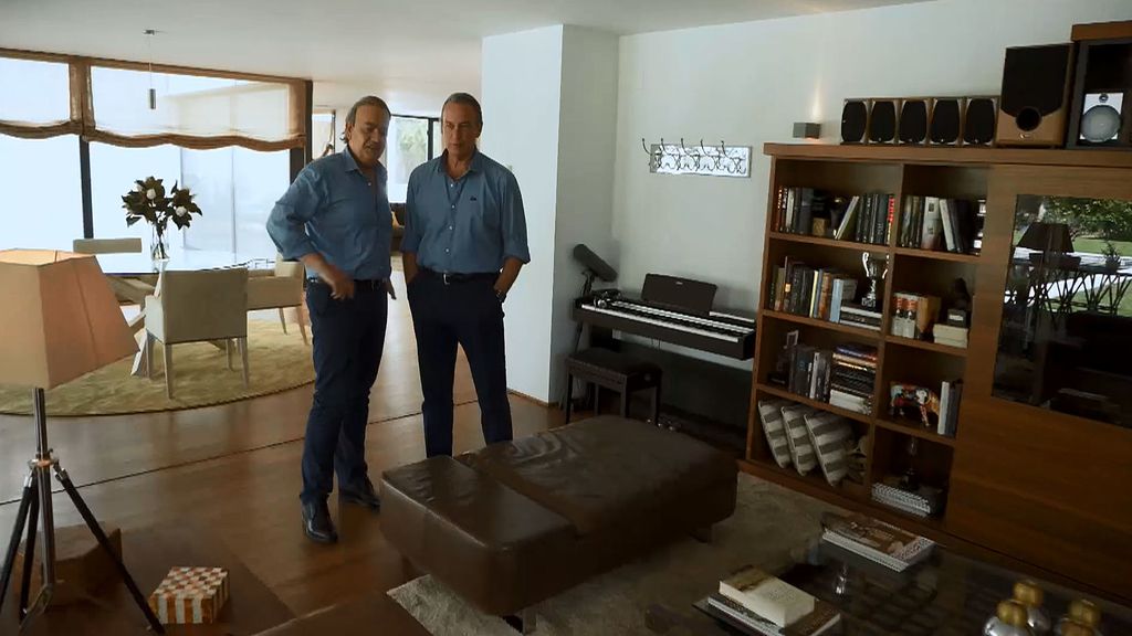 Bertín le enseña su casa a Bertín