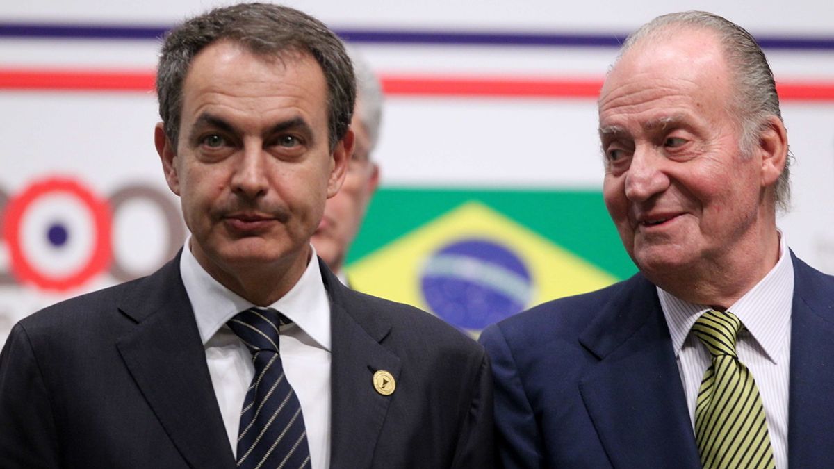 El rey Juan Carlos de España y el presidente del gobierno español José Luis Zapatero.