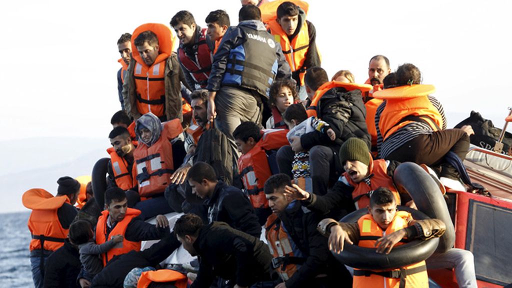 Dramático rescate de refugiados en el Egeo