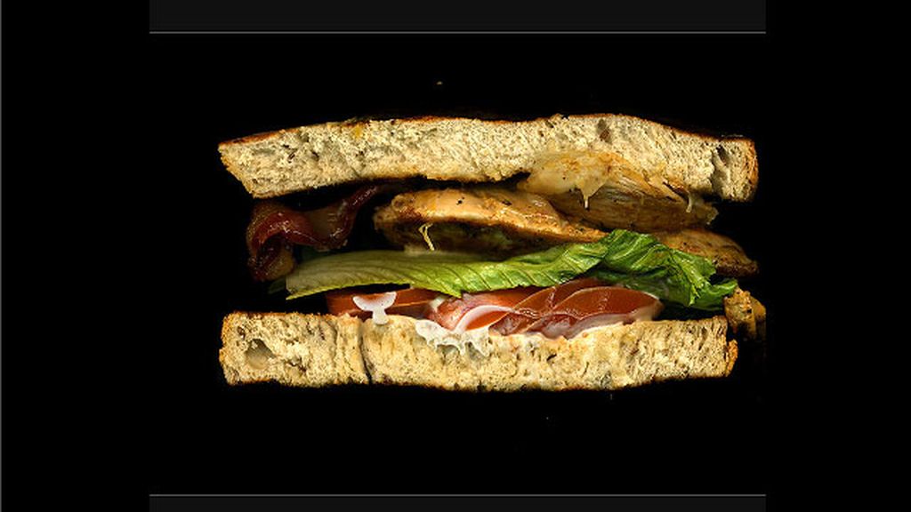 Una docena de sándwiches bajo el escáner