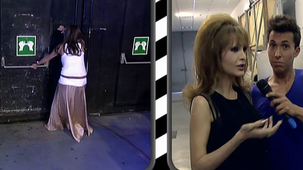 Los colaboradores intentaban que Yurena saliera del baño y alguién sacó la escobilla...
