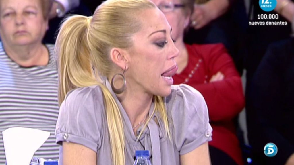 No perdona que arremetiese contra ella durante los últimos días de vida de su padre