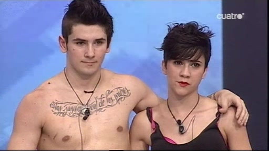 Kevin y Jenny defienden su plaza sin camiseta