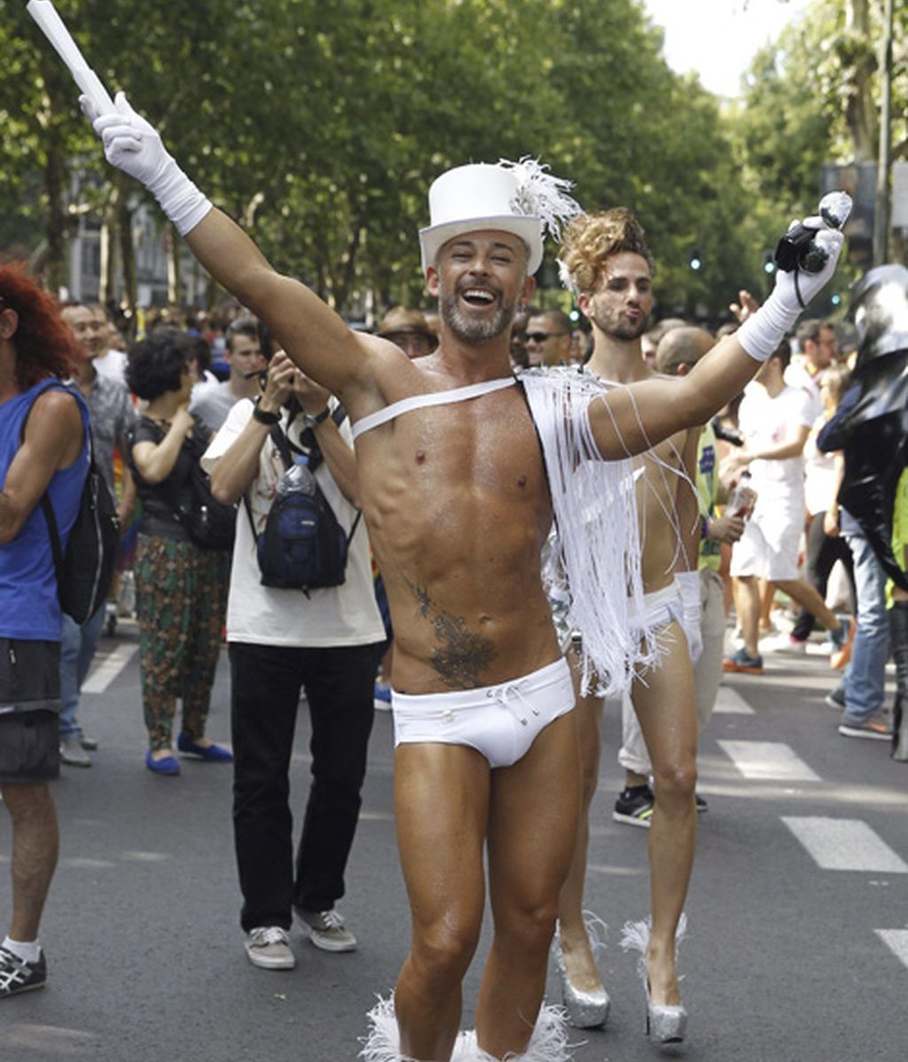 Ambiente festivo y reivindicativo en el Orgullo Gay