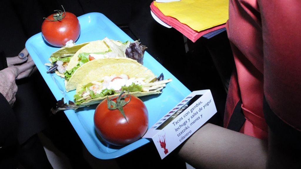 Malena Costa y Eva González, de uñas