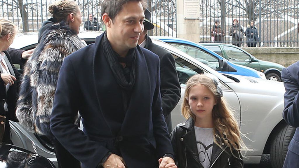 Jamie Hince, todo un padrazo con la hija de su chica
