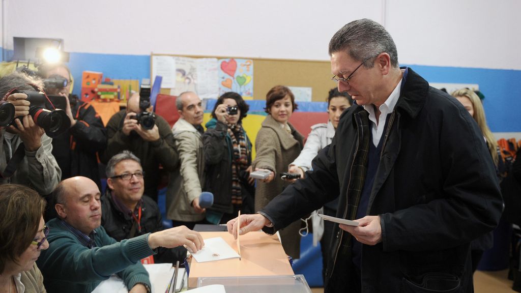 Gallardón ejerce su voto en Madrid