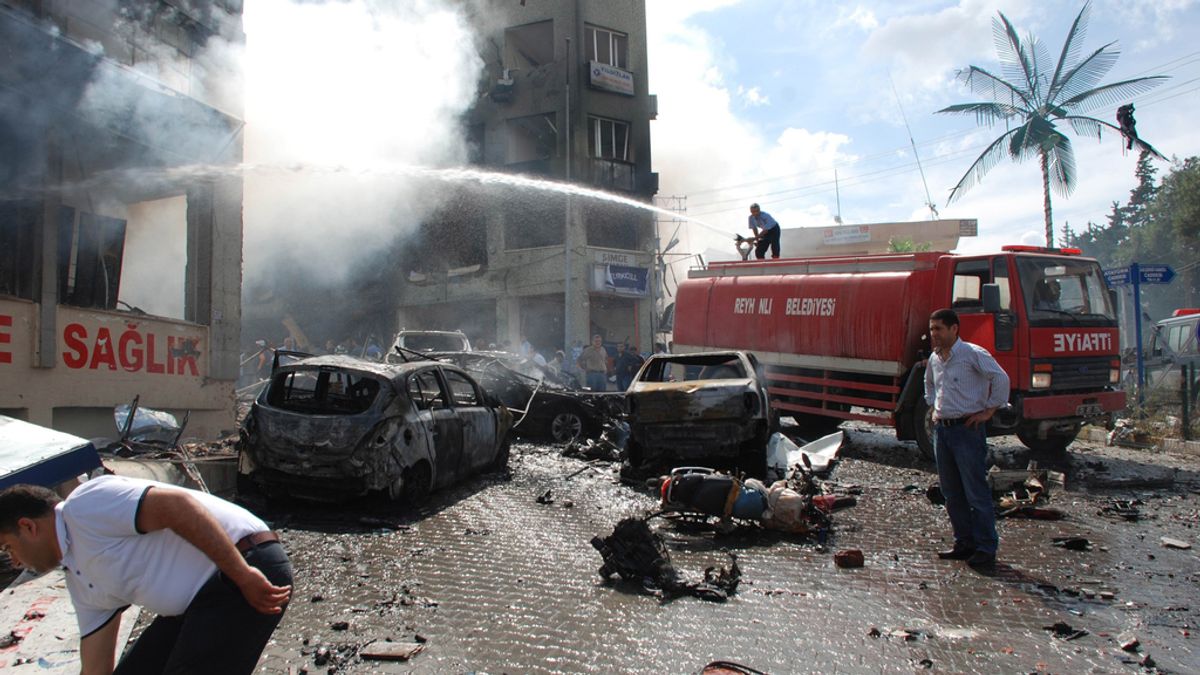 Aumentan a 40 los muertos por dos coches bomba en la frontera turca con Siria