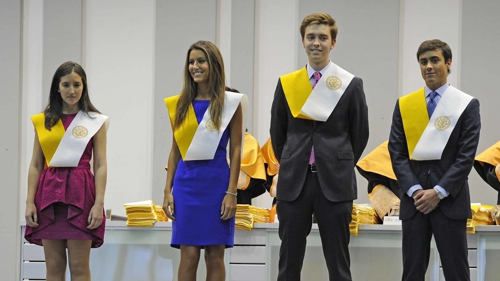 Isabel Preysler, centro de todas las miradas en la segunda graduación de Ana Boyer