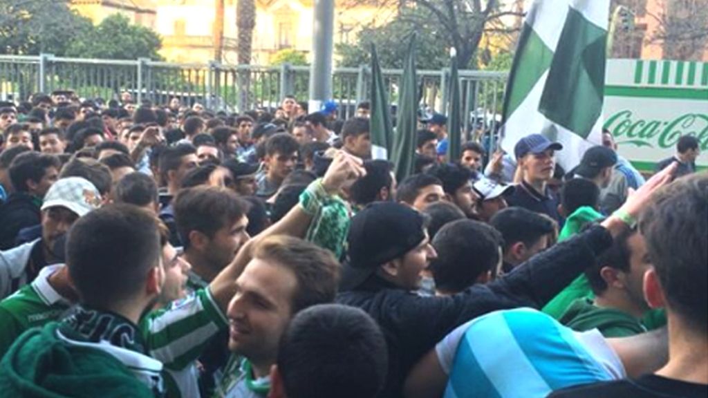 Así es un derbi sevillano en Europa