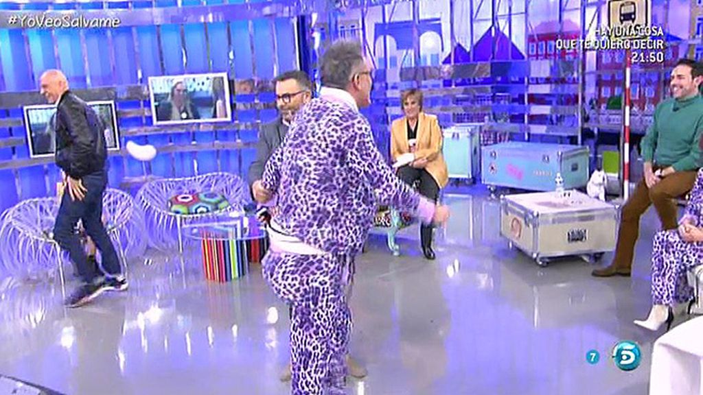 Kiko Hernández y Lydia Lozano, con el pijama de la colaboradora
