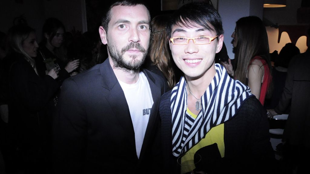 Malena Costa y Eva González, de uñas