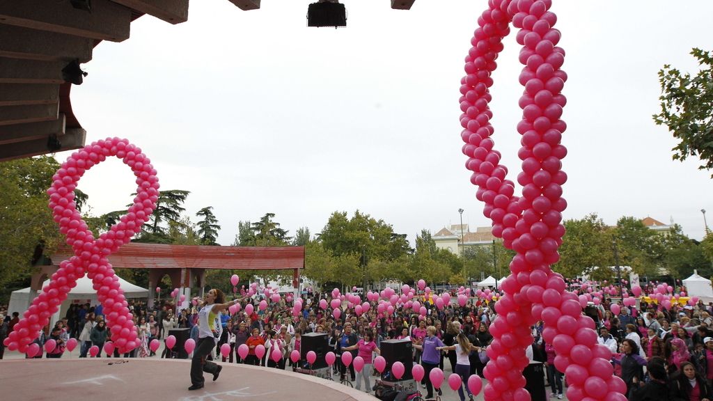 Lazos rosas contra el cáncer de mama en Madrid