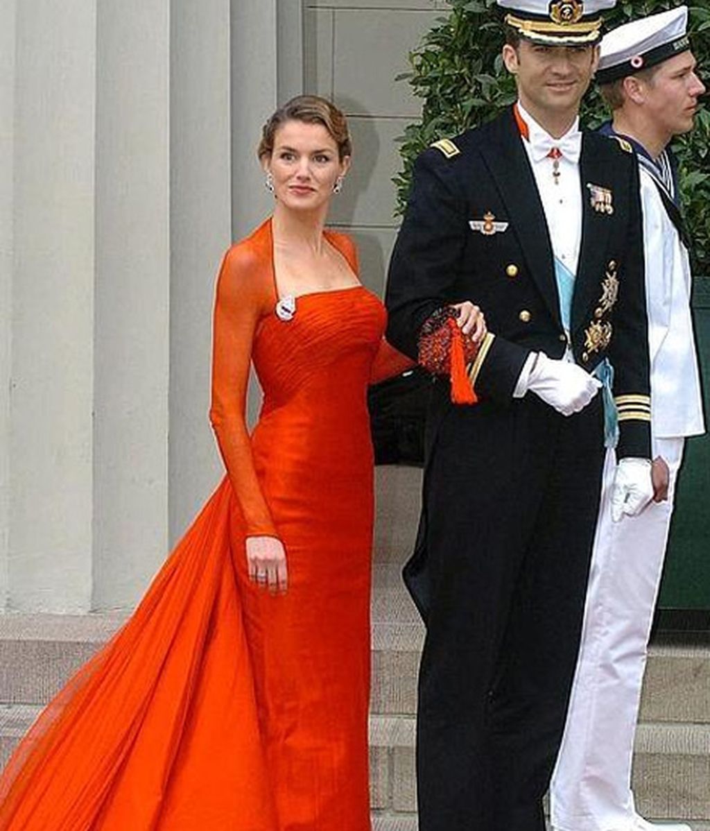 Letizia deslumbró en la boda de Federico y Mary de Dinamarca (14 de mayo de 2004)