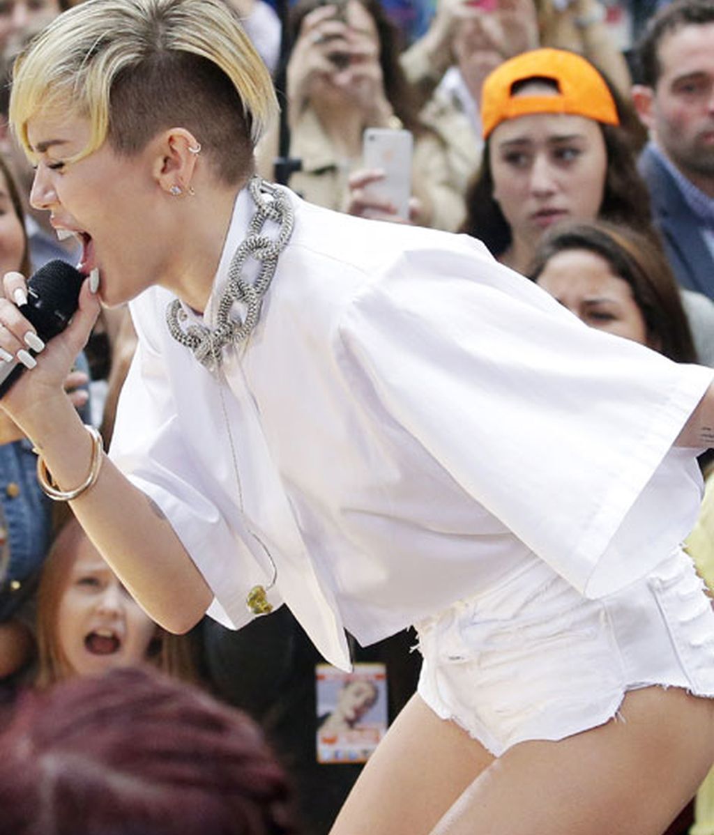 Miley Cyrus entrevistada en el Saturday Night Live