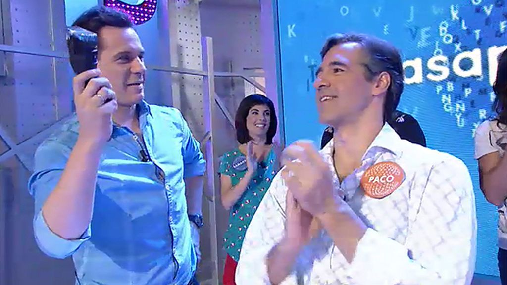 El concursante improvisa una canción de celebración