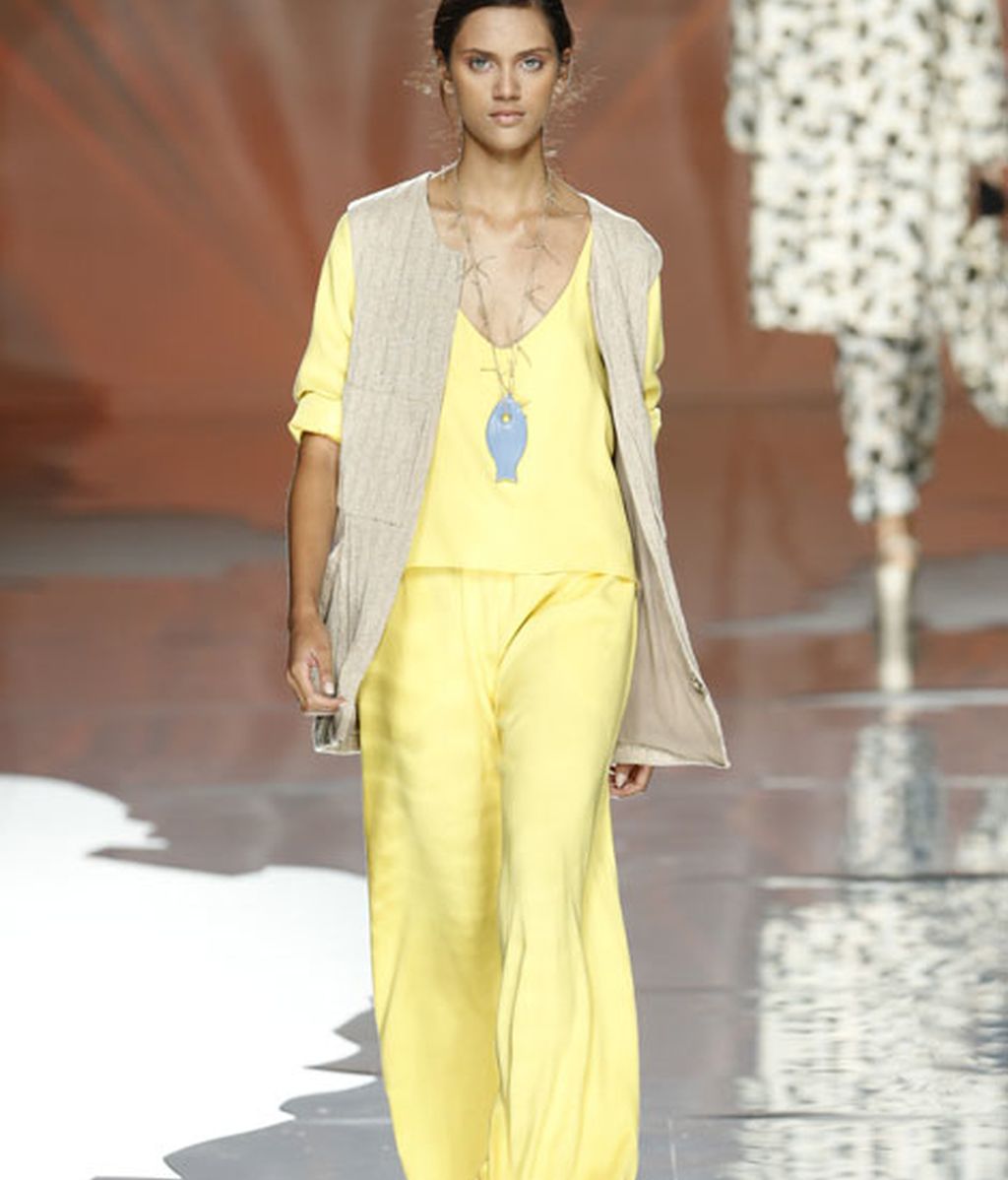 Siluetas fluidas y prints marineros