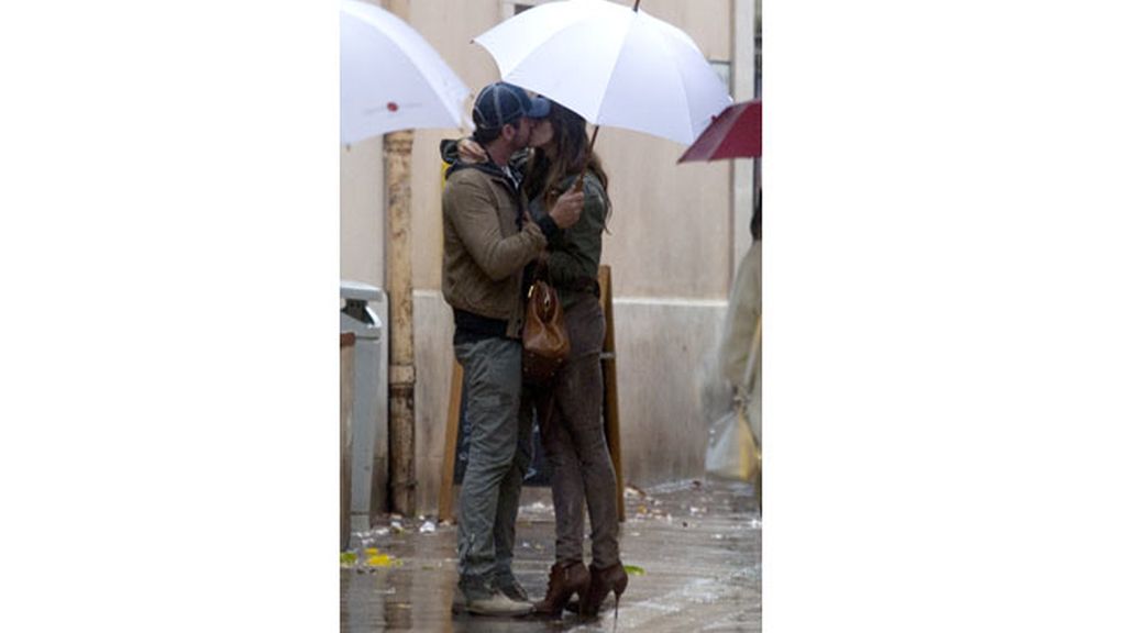 El actor Gerard Butler y la modelo Madalina Ghenea