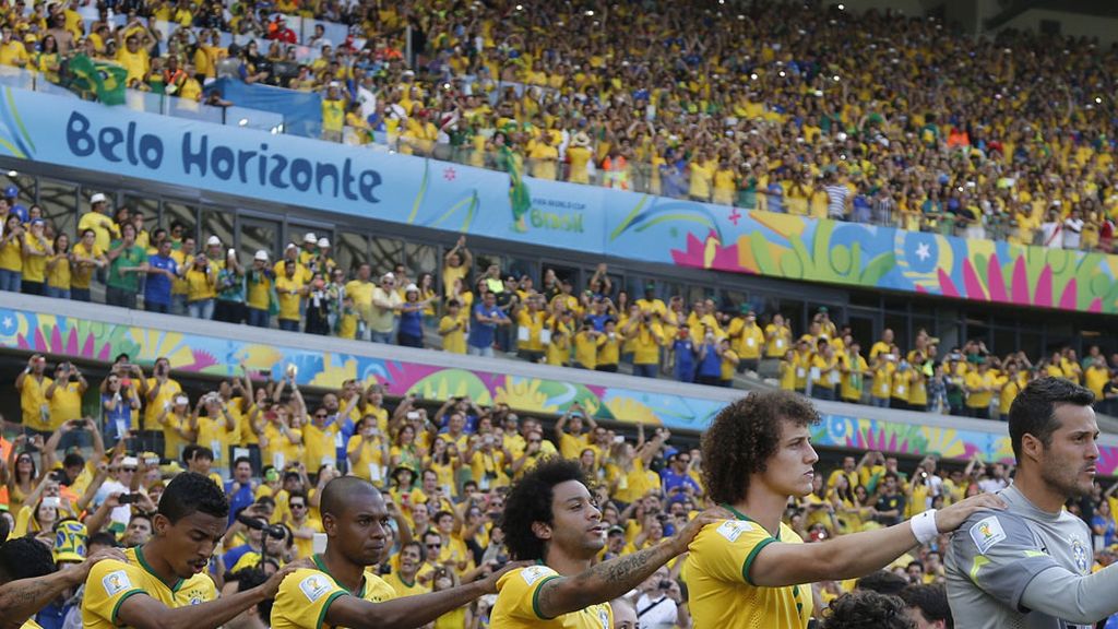 Los brasileños salieron arropados por toda la Torcida