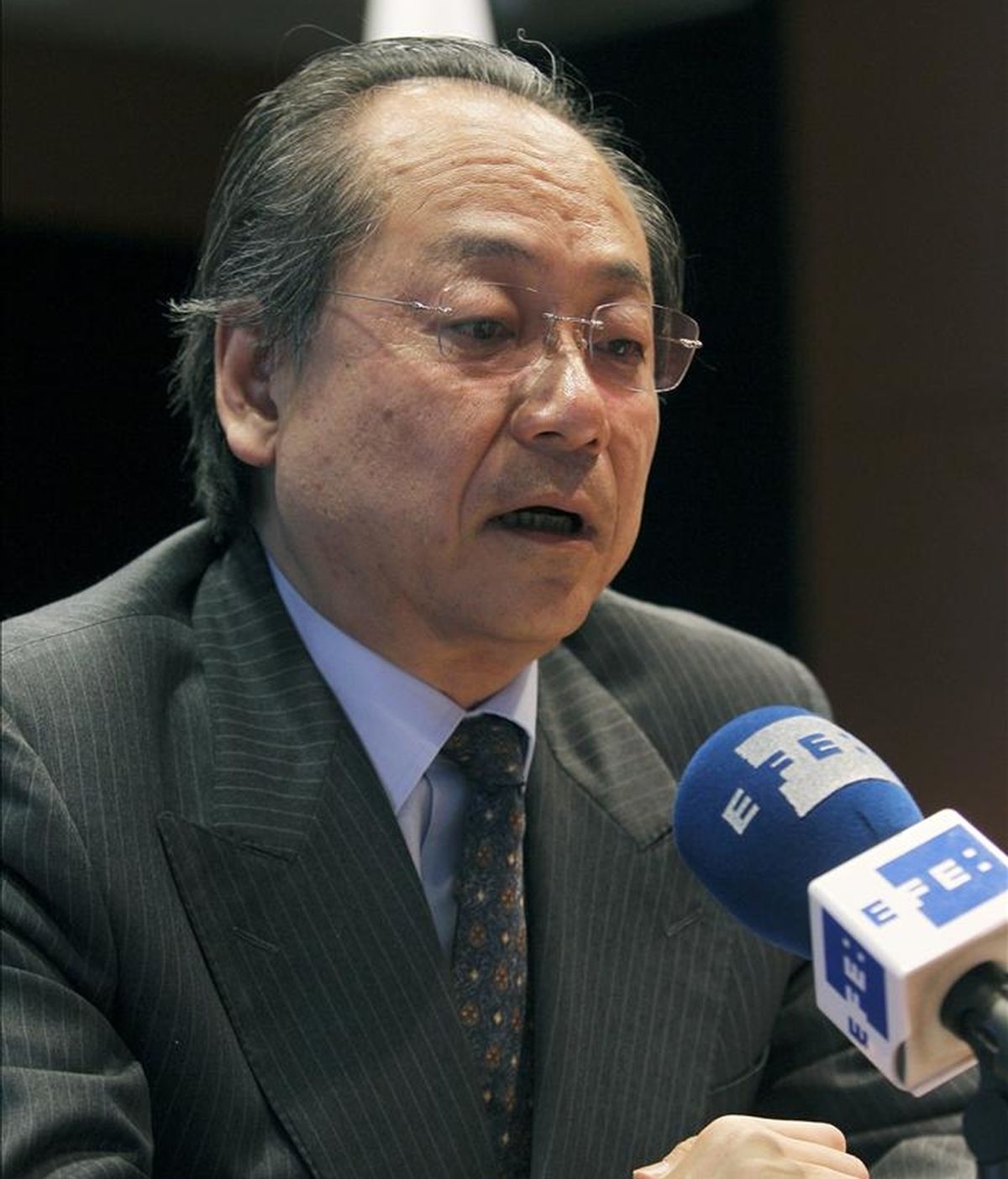 El embajador de Japón en España, Fumiaki Takahashi, en una entrevista con Efe, ha asegurado que los accidentes de Fukushima y Chernóbil son "diferentes", y ha garantizado que fuera del entorno de la central nuclear nipona la influencia de la radiactividad no es peligrosa para la salud en estos momentos. EFE