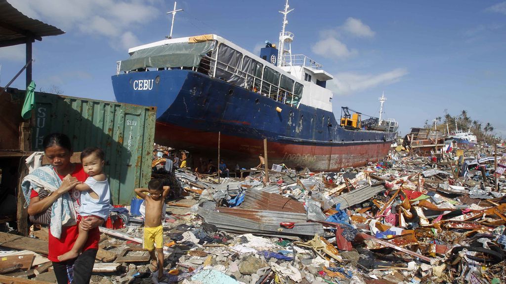 La ciudad de Anibong arrasada tras el paso de Haiyan