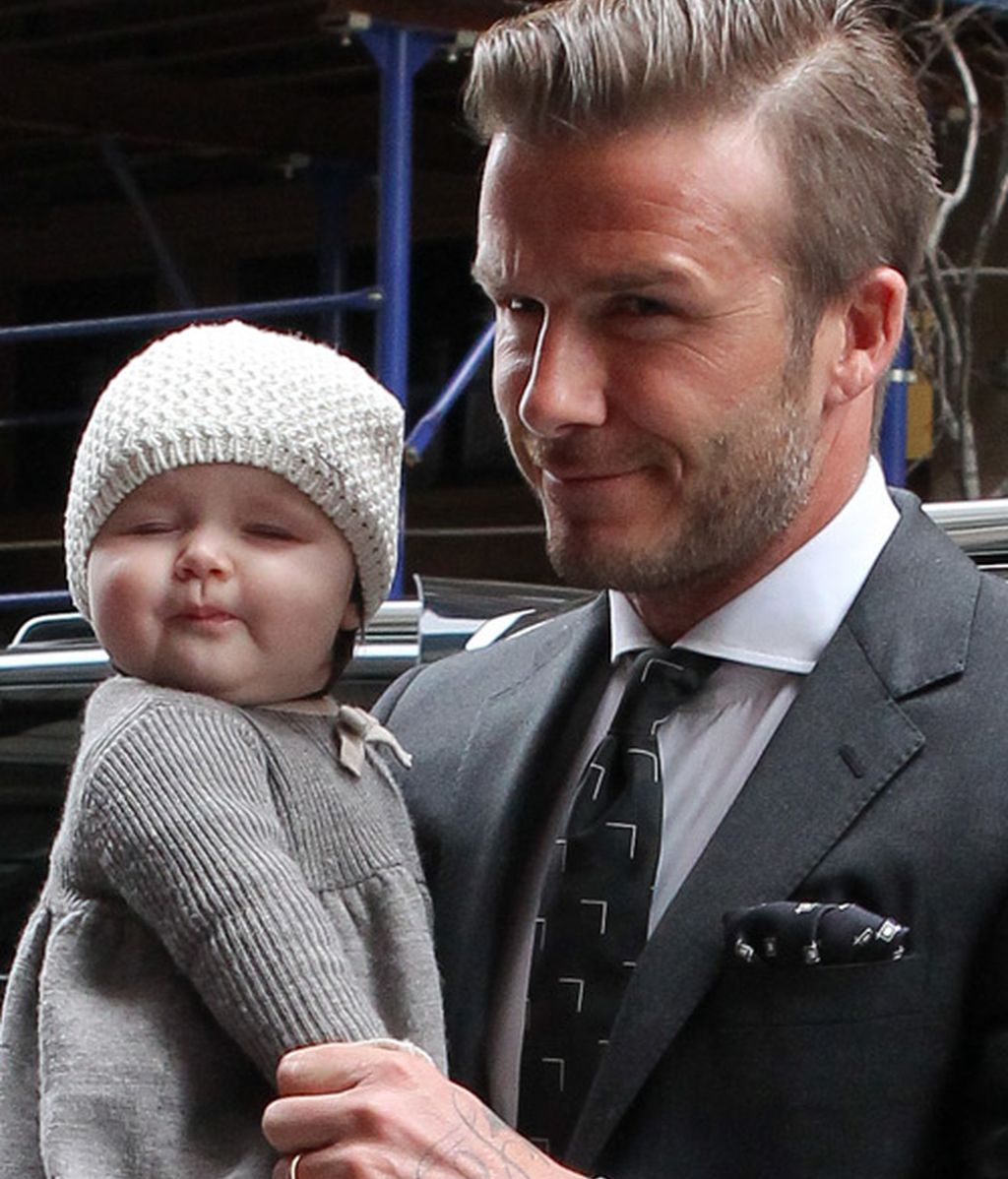 'Lengüetazo' en el 'Soho' neoyorquino de la pequeña Beckham a los periodistas