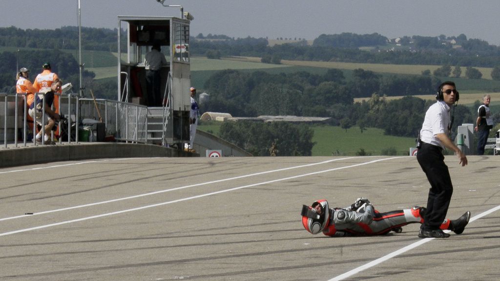 Pasini pierde el conocimiento tras atropellar a un mecánico en el 'pit lane'