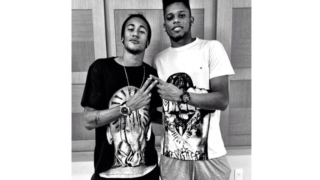 Neymar disfrutando con un amigo