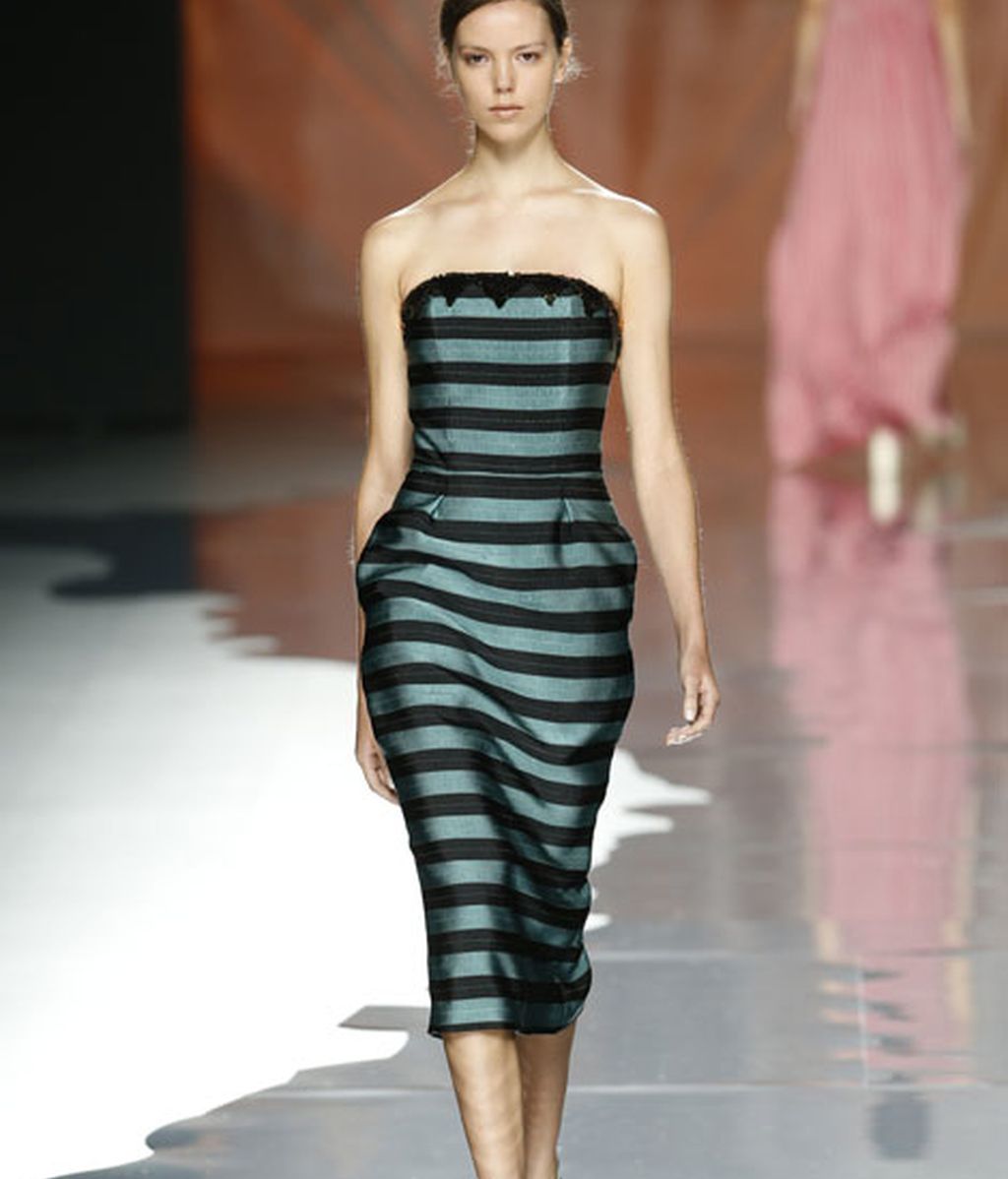 Siluetas fluidas y prints marineros