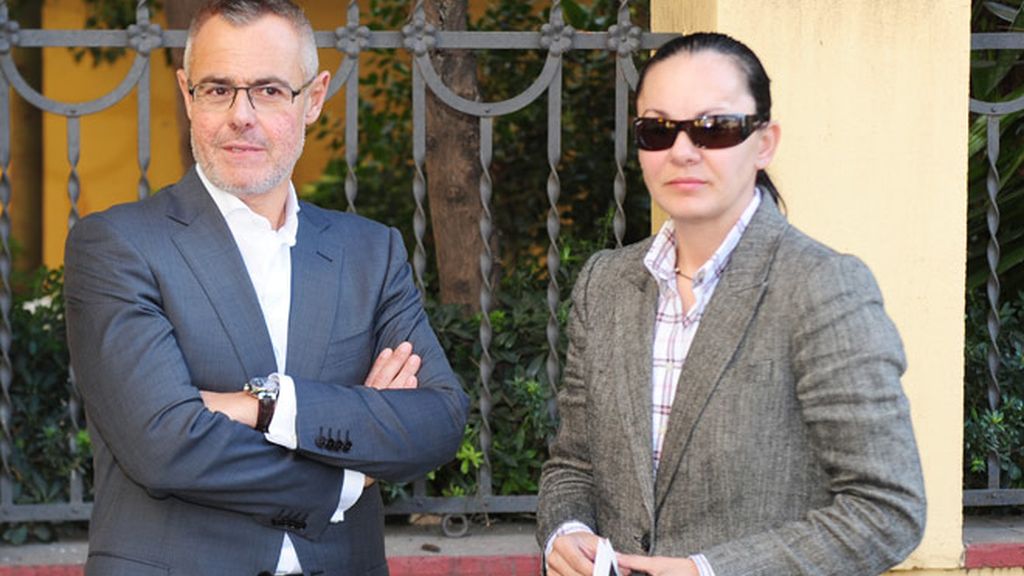 Los compañeros de profesión arropan a Mercedes Milá en el entiero de su padre