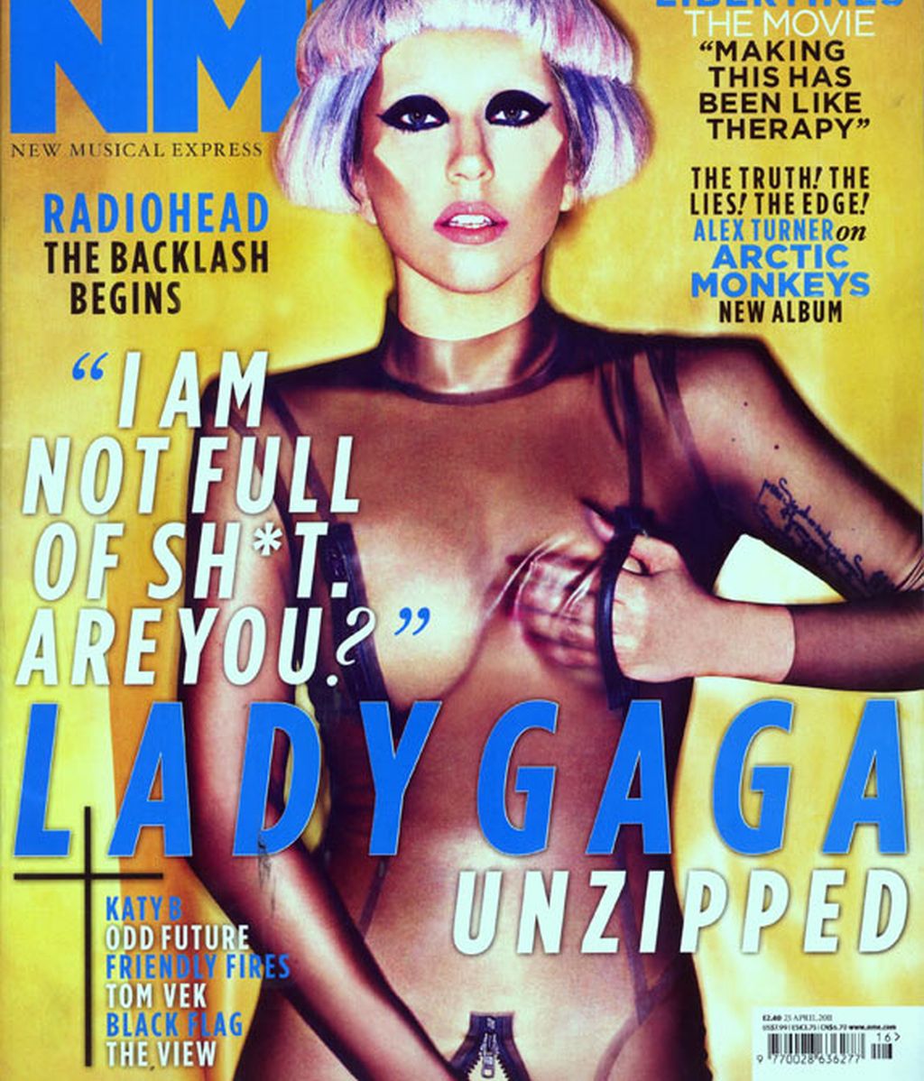 Lady Gaga se baja la cremallera