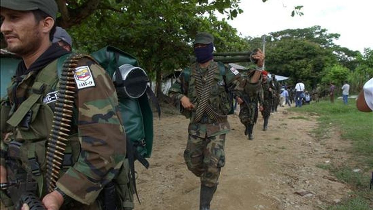 Para el pasado 10 de diciembre, 2.058 miembros de las Fuerzas Armadas Revolucionarias de Colombia (FARC) desertaron de la guerrilla, en comparación con 3.027 en 2008. EFE/Archivo