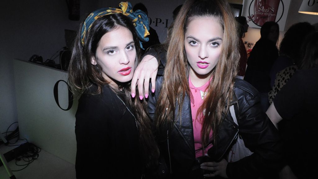 Malena Costa y Eva González, de uñas