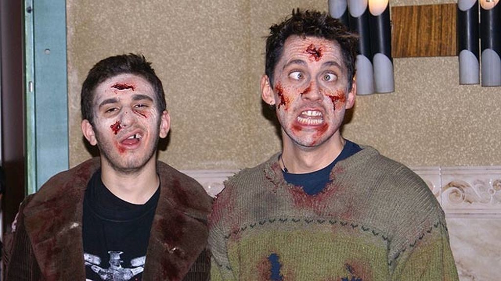 Paco León y David Castillo, caracterizados de muertos vivientes en el capítulo 200