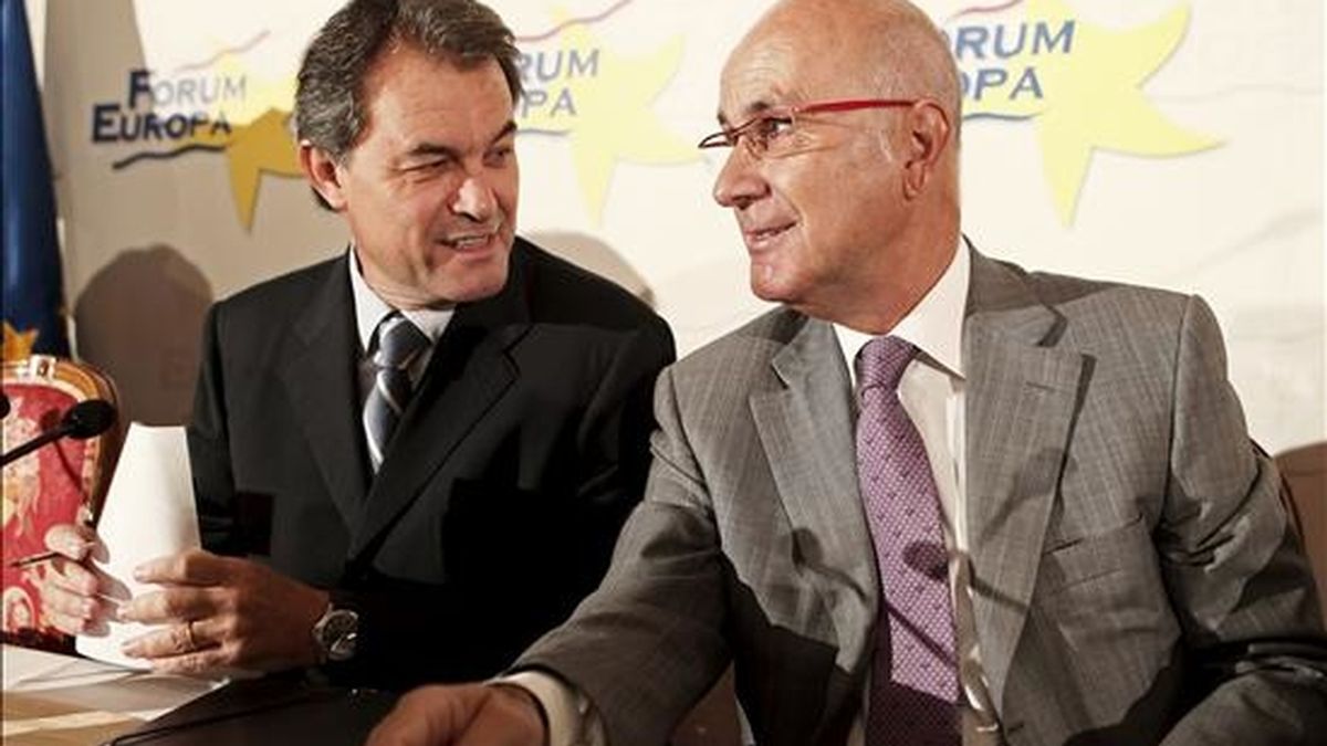 El presidente de CiU, Artur Mas (izda), conversa con el portavoz de la coalición en el Congreso, Josep Antoni Duran Lleida. EFE/Archivo El presidente de CiU, Artur Mas (izda), conversa con el portavoz de la coalición en el Congreso, Josep Antoni Duran Lleida. EFE/Archivo