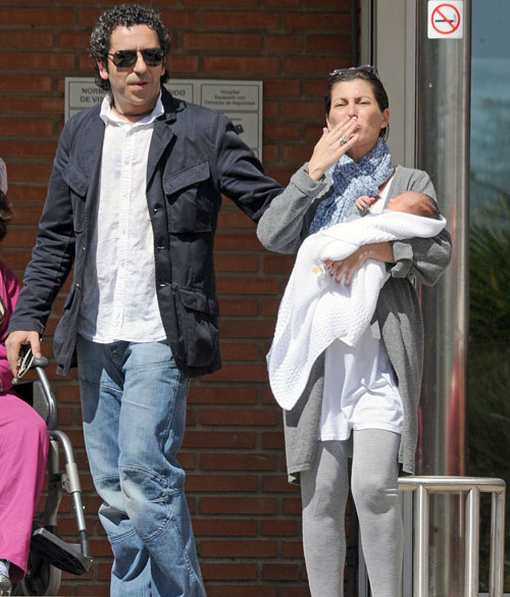 Sara Baras presenta a su bebé