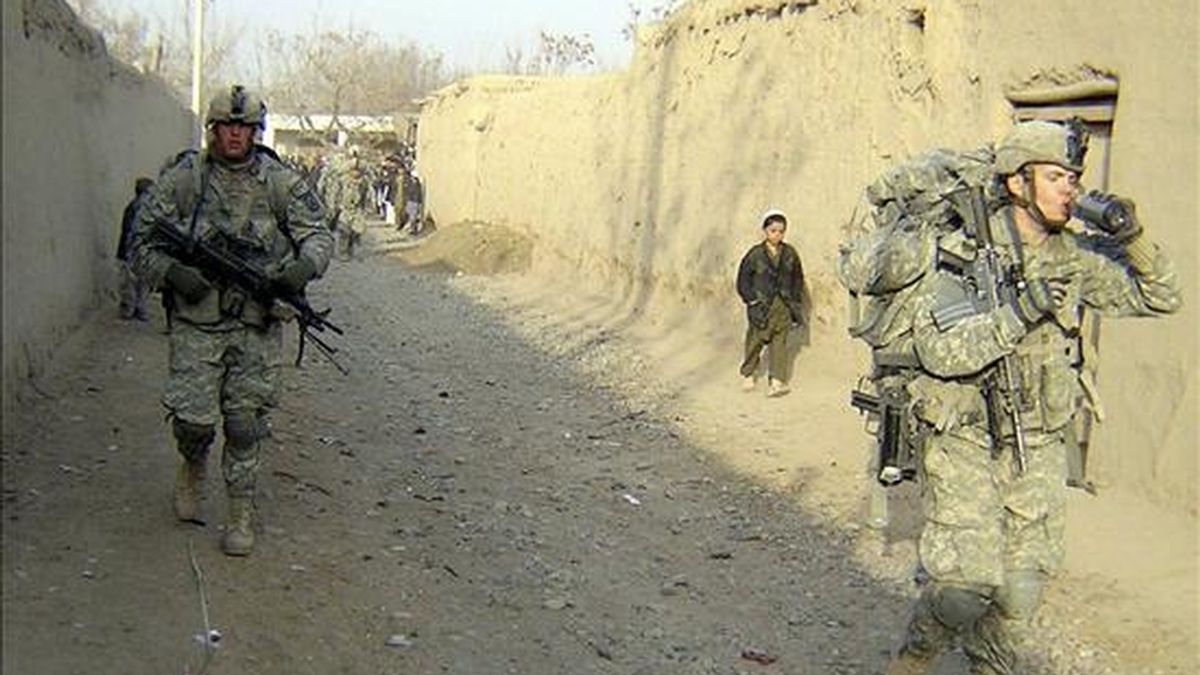 Soldados estadounidenses patrullan el distrito Char Darra de la provincia afgana de Baghlán, hoy, 5 de enero de 2011. Baghlán se es una de las provincias afganas menos tranquilas debido a un auge de la presencia de milicianos talibanes. EFE