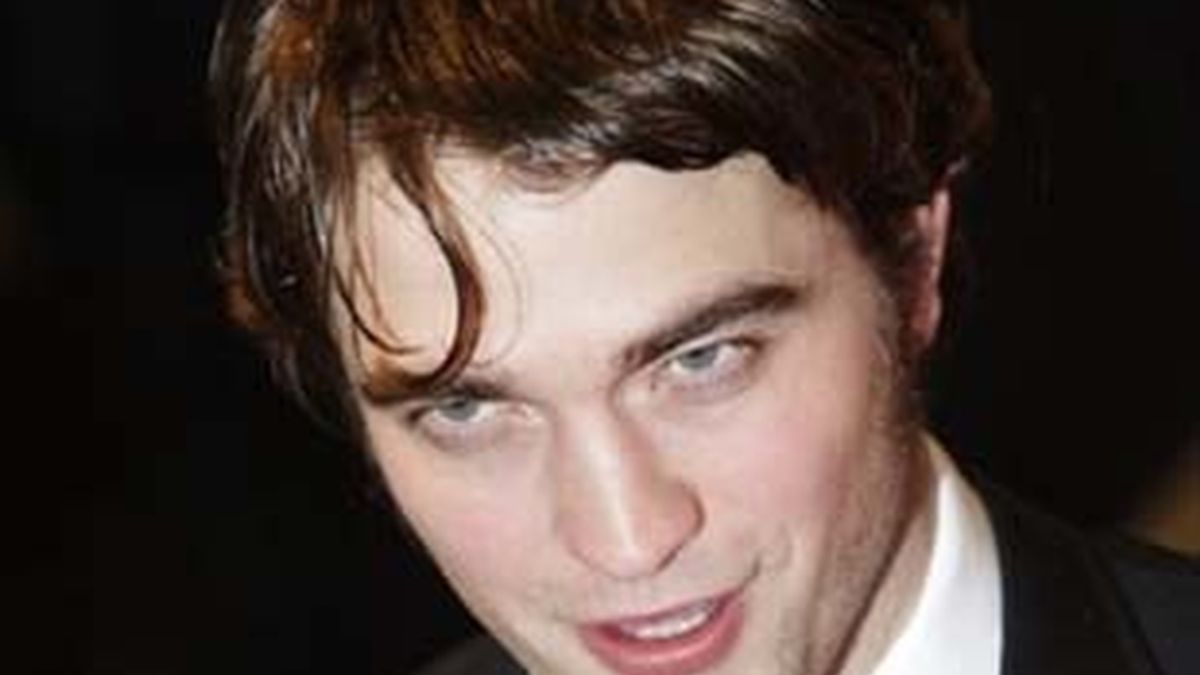 Robert Pattinson quiere desvincularse de su personaje de 'Crepúsculo'. Foto: AP/Archivo
