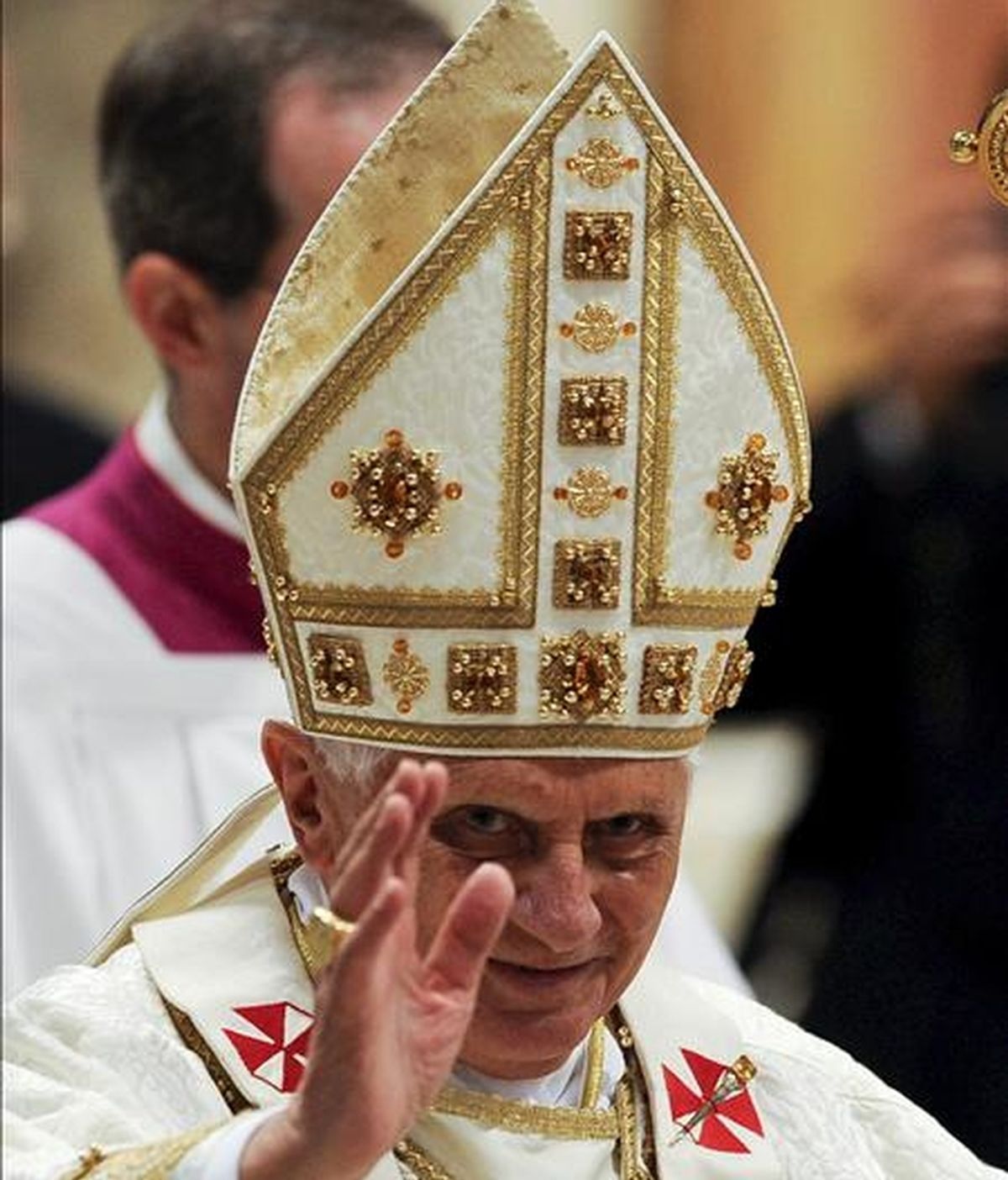 El papa Benedicto XVI oficia la tradicional misa de Jueves Santo en el Vaticano. EFE