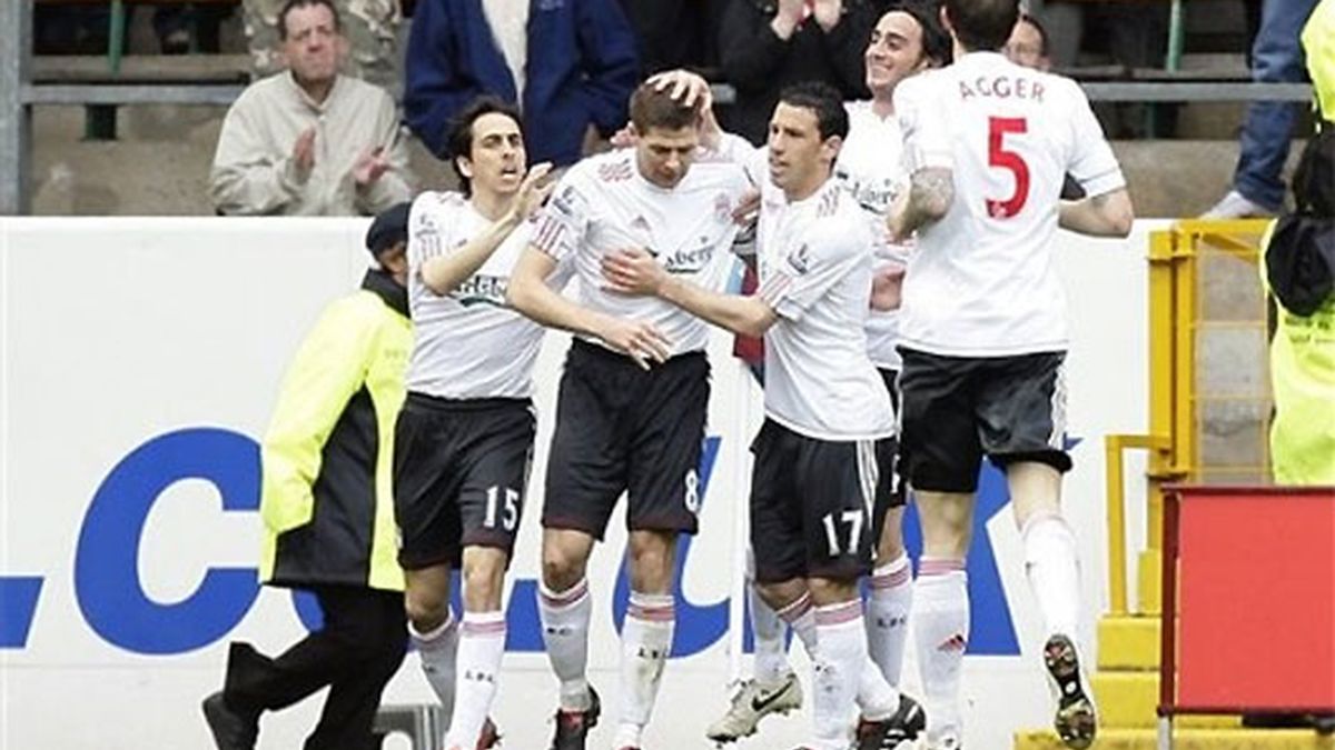 Gerrard celebra el gol anotado ante el Burnsley. FOTO: AP.