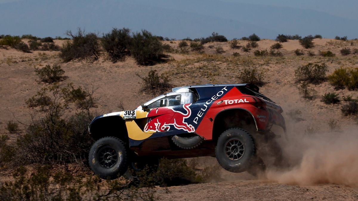 Carlos Sainz abandona el Dakar 2016
