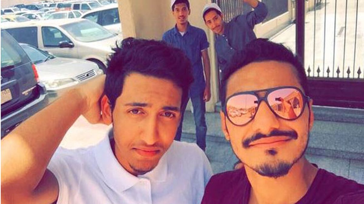 Dos jóvenes saudíes se convierten en héroes al evitar un atentado en una mezquita