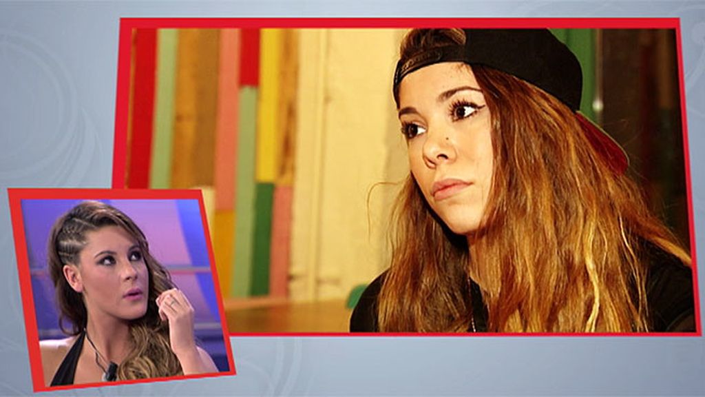 Julen le enseña a Margareth el video del delito