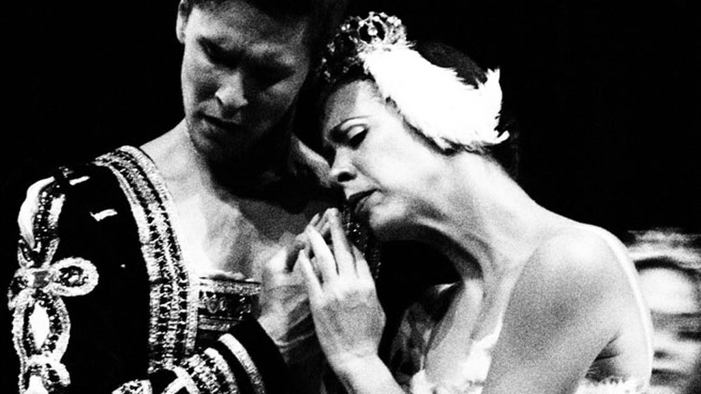 El ensayo general de 'El Lago de los Cisnes' de Alonso, foto a foto