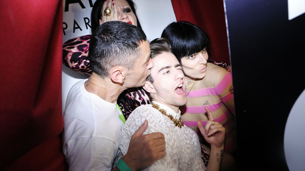 David Delfín, Alaska, Pelayo Díaz y Bimba Bosé se lo pasaron en grande en el fotomatón